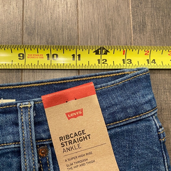 NWT Levi's Ribcage Straight Ankle Button Fly Jeans - Picture 9 of 11